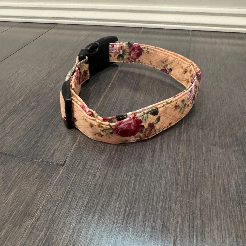 🎉HP🎊 Pet Fog Pink Floral Patterned Collar- Medium or Large Dog